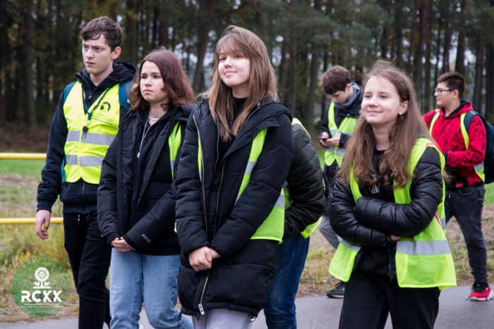 Rajd Szlakami Barci Kurpiowskich - dzieci biorące udział w rajdzie