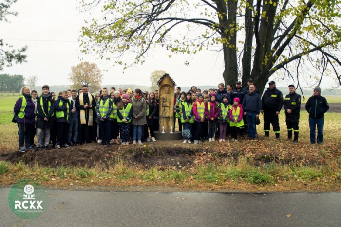 Rajd Szlakami Barci Kurpiowskich - dzieci biorące udział w rajdzie